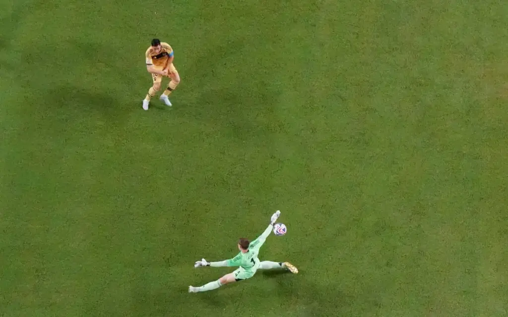 Merentiel definiendo frente a Neuer